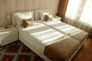 อพาร์ทเมนท์, 2 ห้องนอน, วิวแม่น้ำ | โต๊ะทำงาน, เตารีด/โต๊ะรีดผ้า, Wi-Fi ฟรี