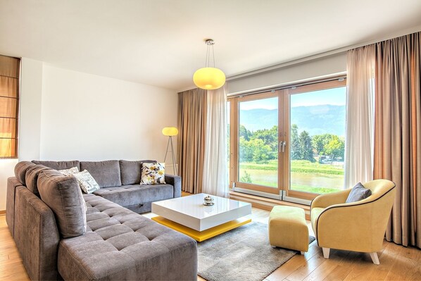 Apartment, 3 Bedrooms | Desk, iron/ironing board, free WiFi