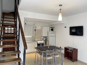 Deluxe Apartment | Private kitchen | Microwave, stovetop, coffee/tea maker, electric kettle