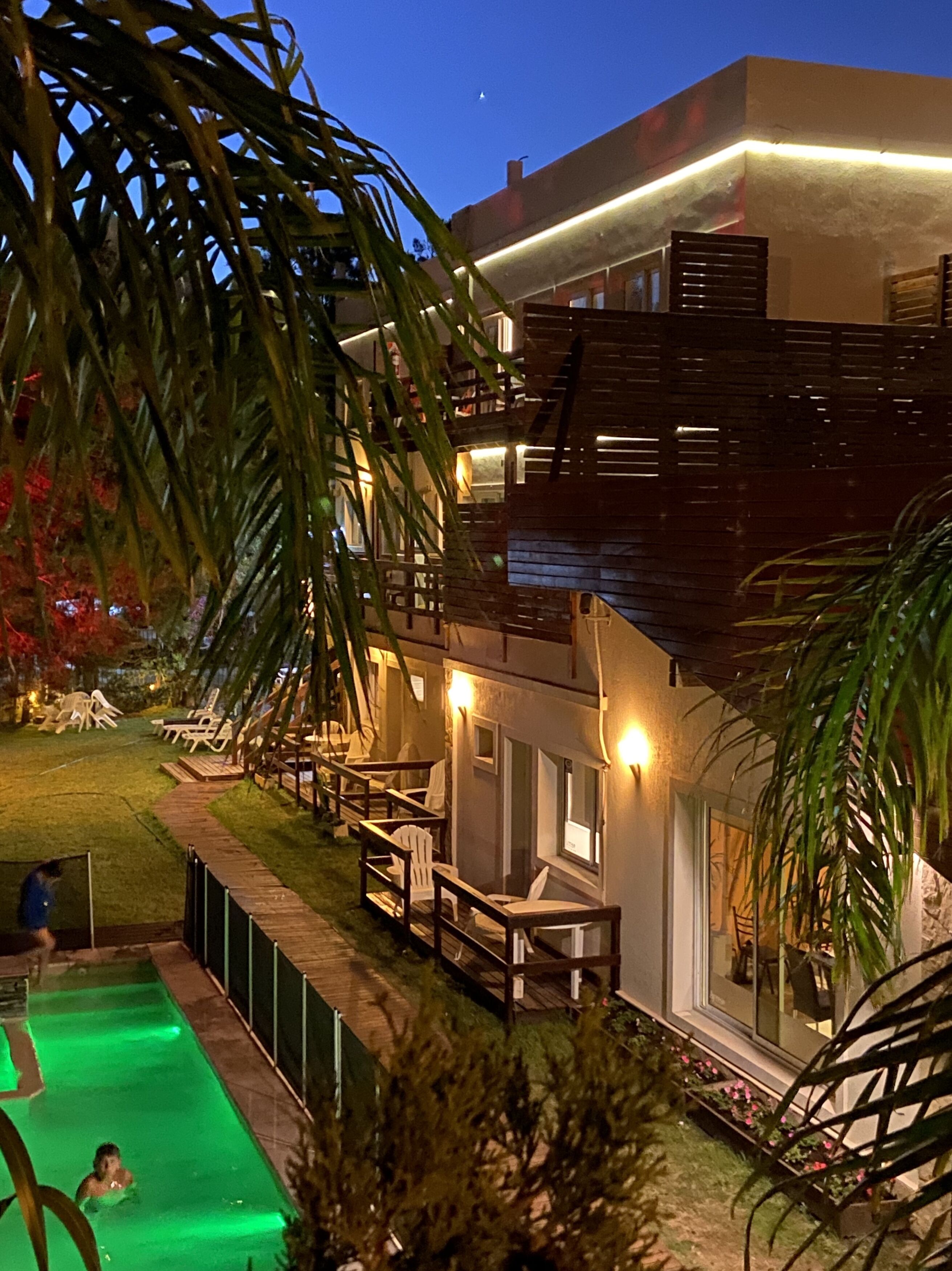 32-吋 LCD 液晶電視、有線頻道、電視、付費電影