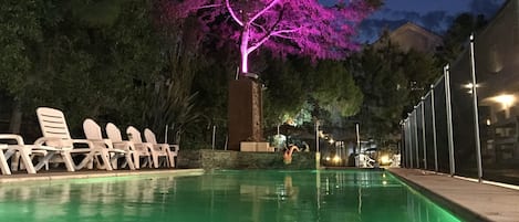 Piscine extérieure (ouverte en saison)