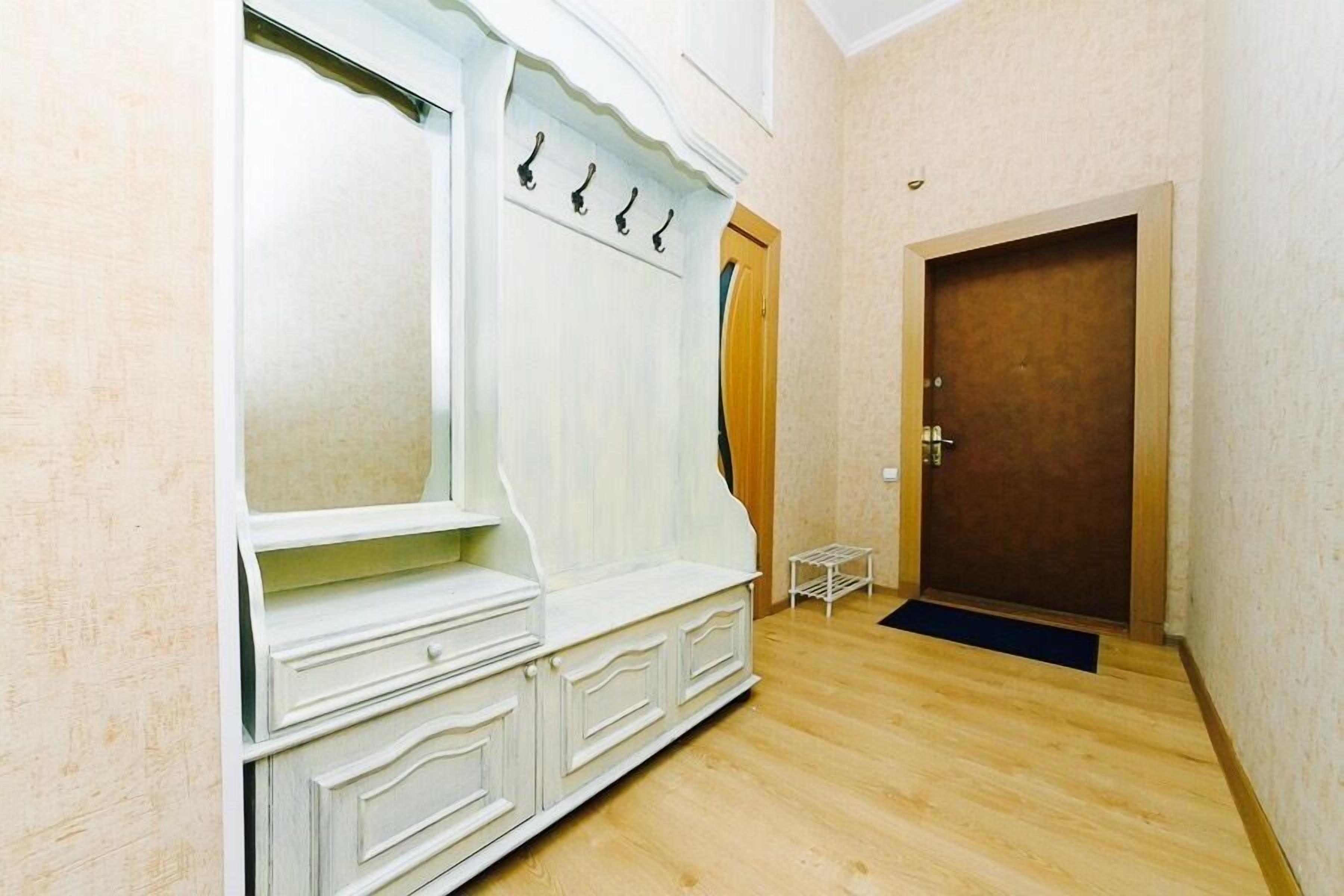 Apartamento (Saksaganskogo street, 43) | Ferros/tábuas de passar roupa, Wi-Fi de cortesia, roupa de cama
