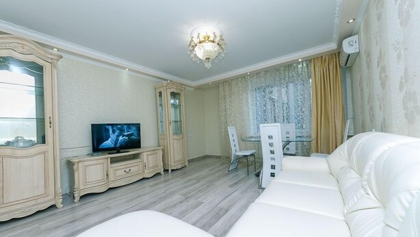 公寓 (Antonovicha street, 102)