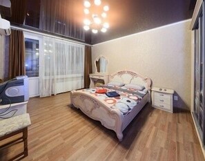 Apartment (Velyka Vasilkivska street, 80) | Iron/ironing board, free WiFi, bed sheets