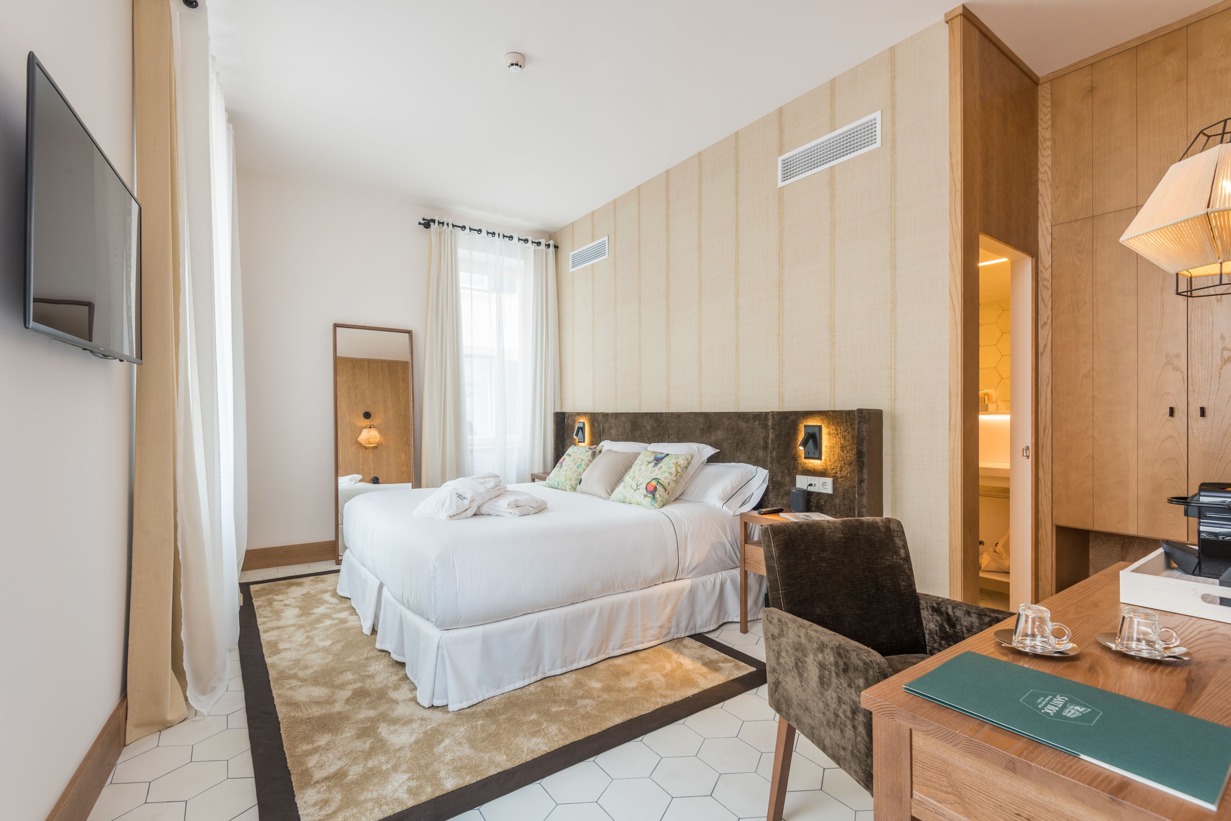 suite | 1 bedroom, egyptian cotton sheets, premium bedding, down duvets