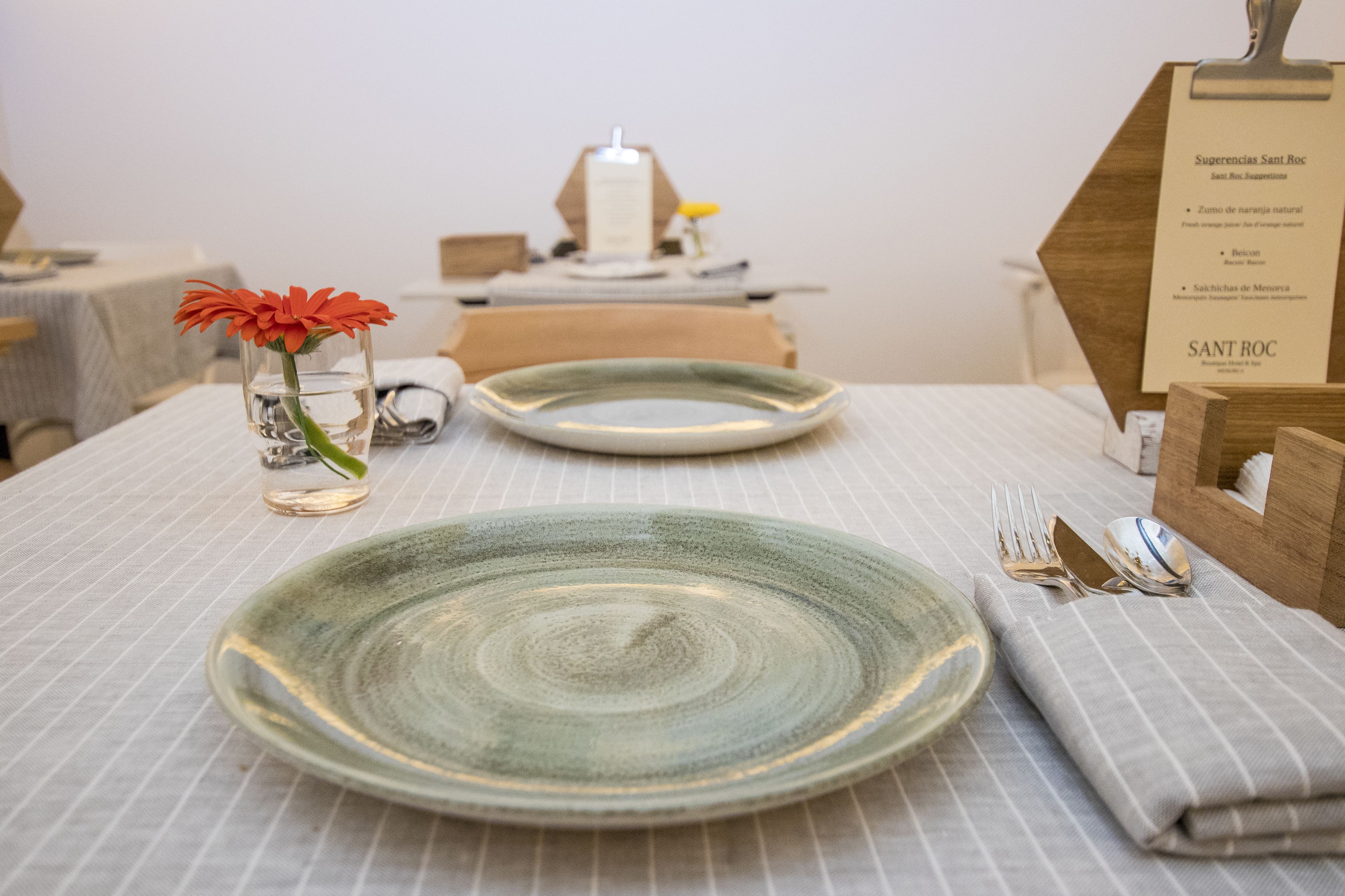 daily cooked-to-order breakfast (eur 14 per person)