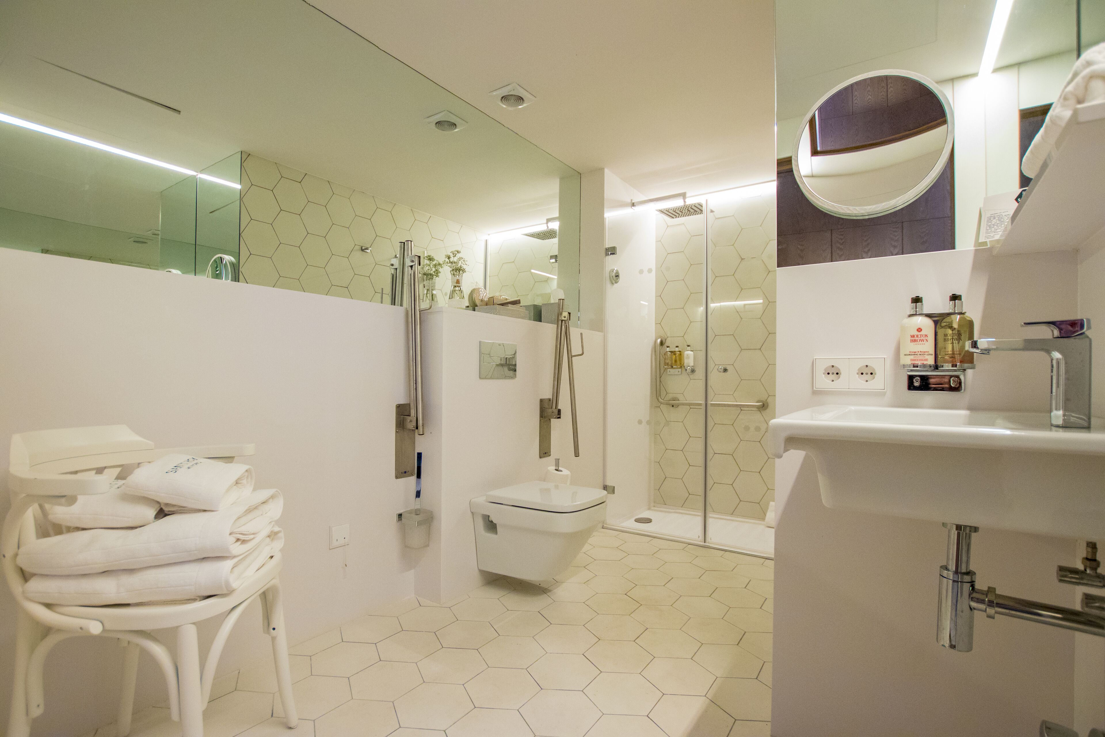 standard single room | bathroom | shower, rainfall showerhead, designer toiletries, hair dryer