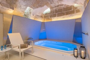 Sauna seca, banheira de hidromassagem, sauna a vapor