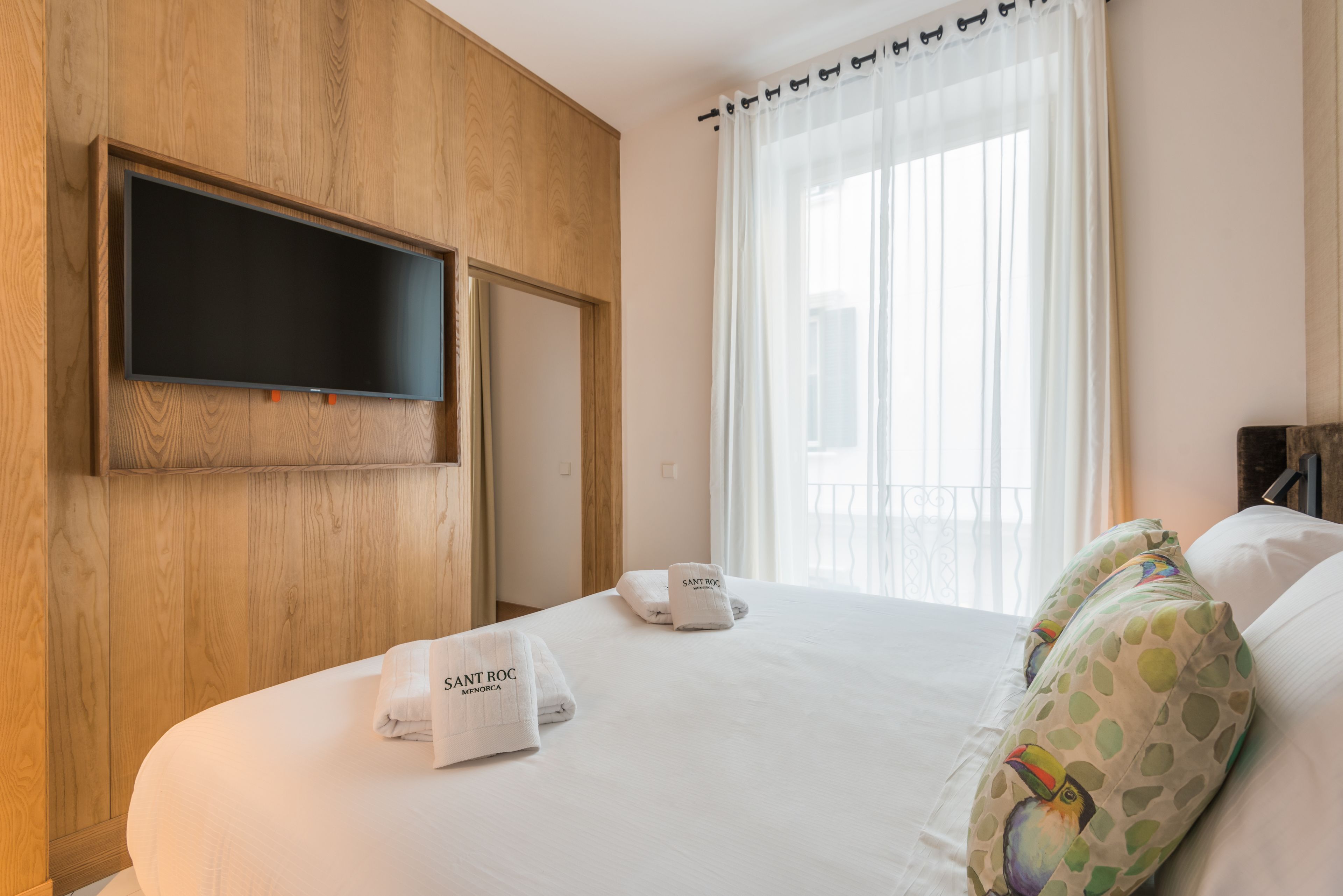 Egyptian cotton sheets, premium bedding, down duvets, pillow-top beds