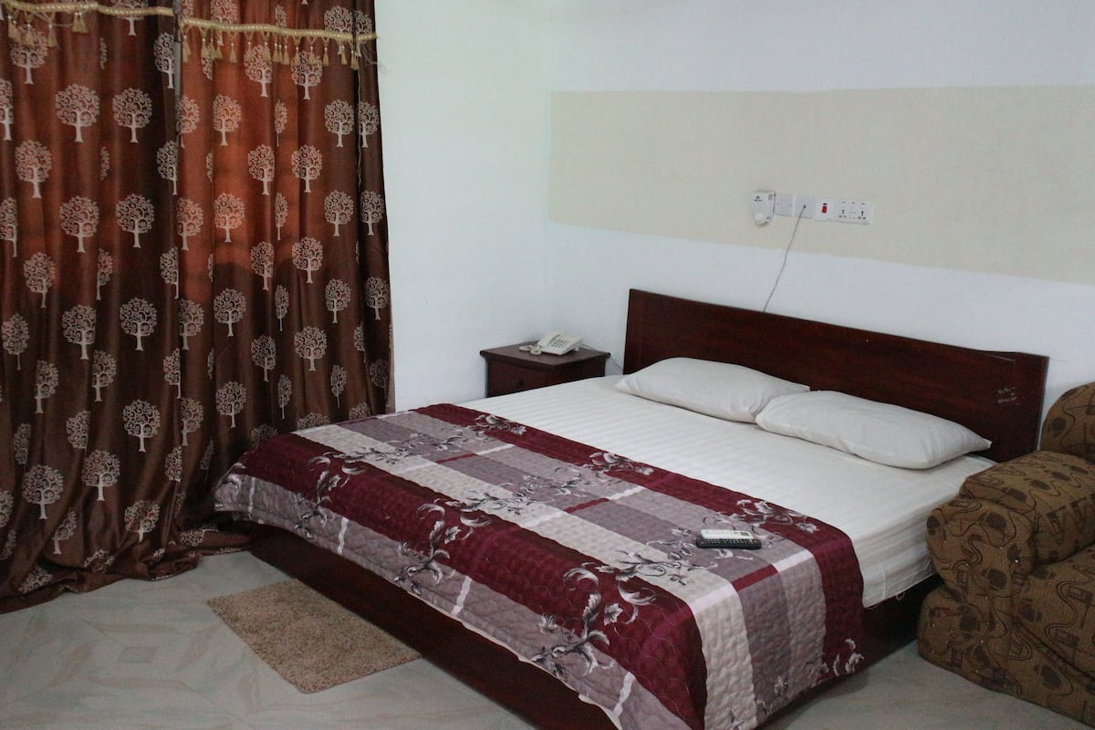 Standard Double Room | Desk, free WiFi, bed sheets