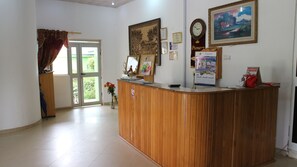 Quầy tiếp tân
