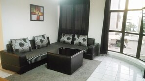 Apartment, 1 Schlafzimmer | Wohnzimmer | 40-Zoll-LED-Fernseher mit Satellitenempfang, Fernseher