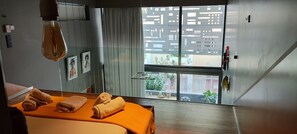 Loft Design, accès piscine (Yellow) | 1 chambre, draps en coton égyptien, literie de qualité supérieure