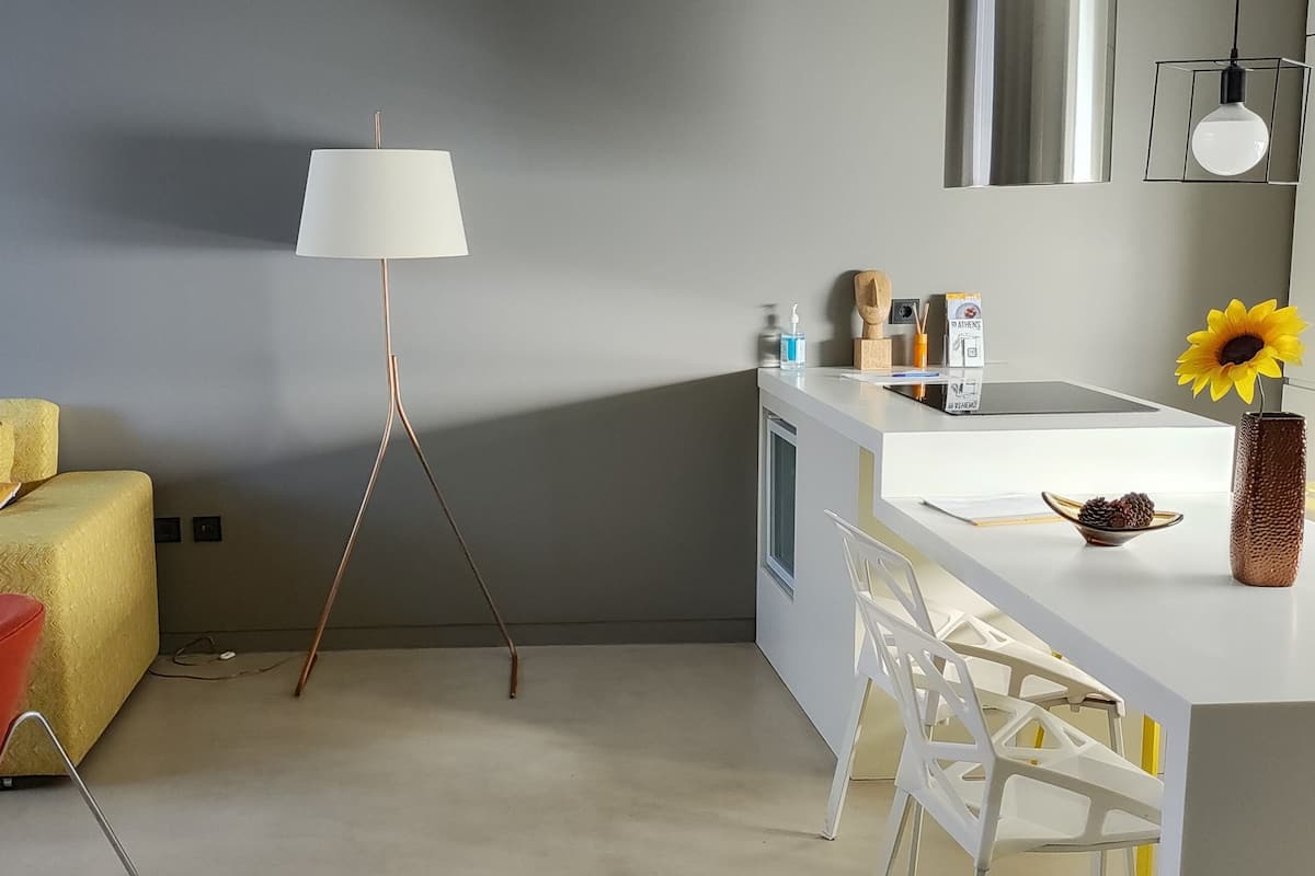 Loftsrom – design, adgang til basseng (Yellow) | Oppholdsområde | En 50-tommers Flatskjerm-TV med digitale kanaler samt smart-TV