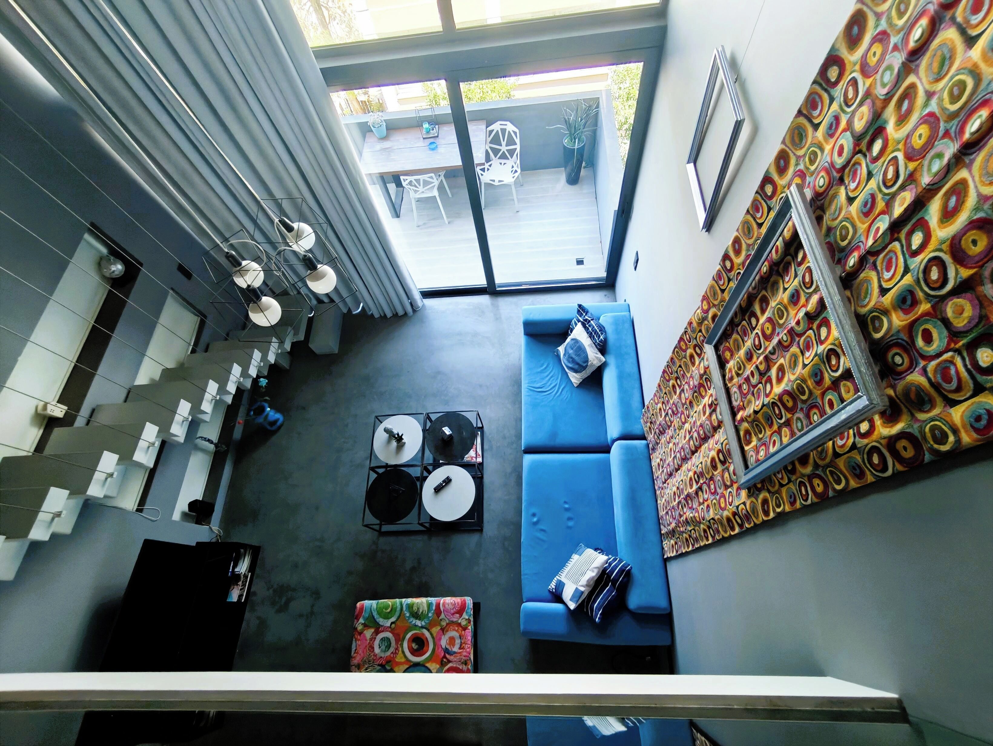 Loft Design, accès piscine (Blue) | Coin séjour | Télévision à écran plat de 50 pouces avec chaînes numériques