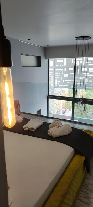 Design Loft, Pool Access (Red) | 1 bedroom, Egyptian cotton sheets, premium bedding