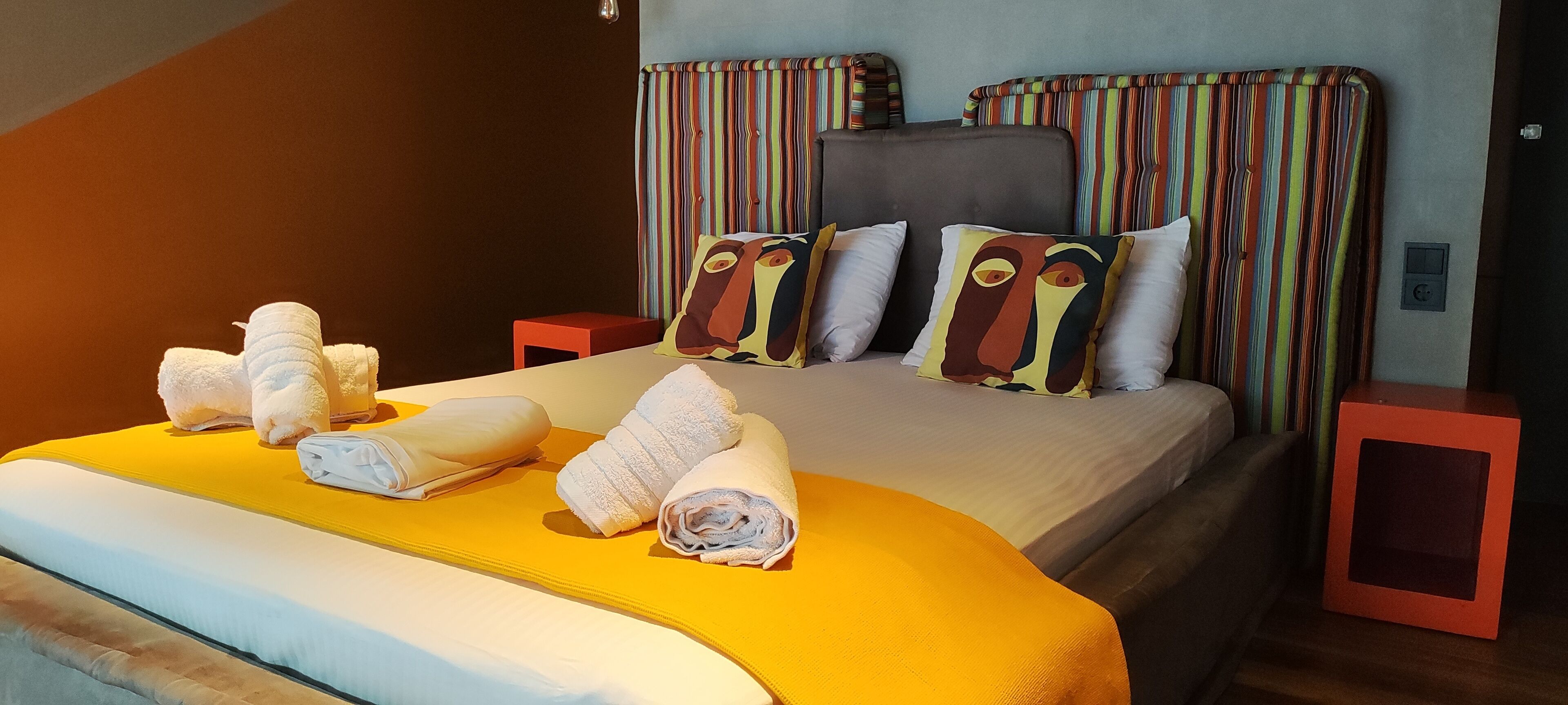 Loft design, acesso à piscina (Yellow) | 1 quarto, roupas de cama de algodão egípcio, roupas de cama premium