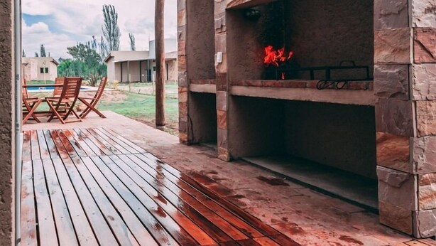 BBQ/picnic area - Azalea Luxury Lodge (San Rafael)