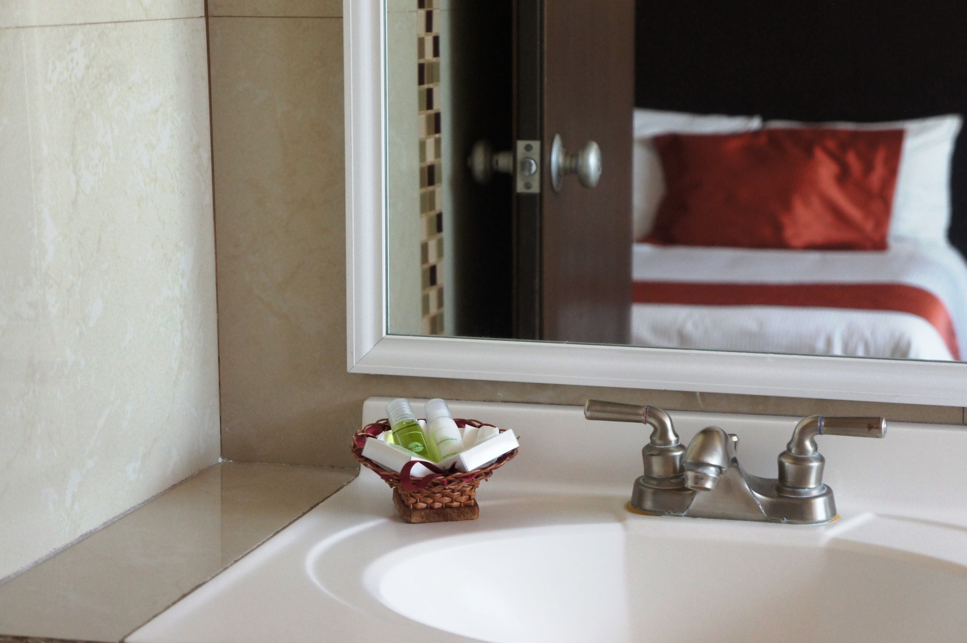 comfort suite | bathroom sink