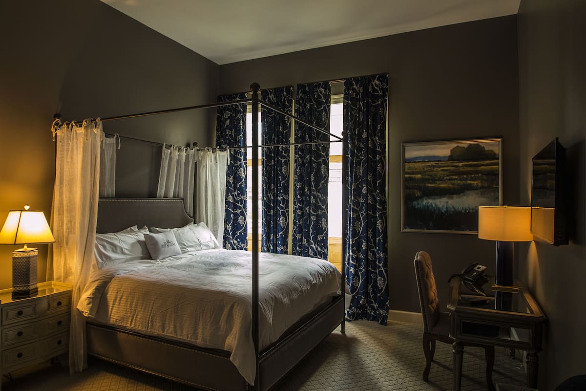 luxury single room, 1 king bed | egyptian cotton sheets, premium bedding, pillow-top beds, desk