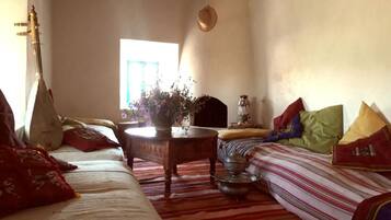 Rollaway beds, free WiFi, bed sheets