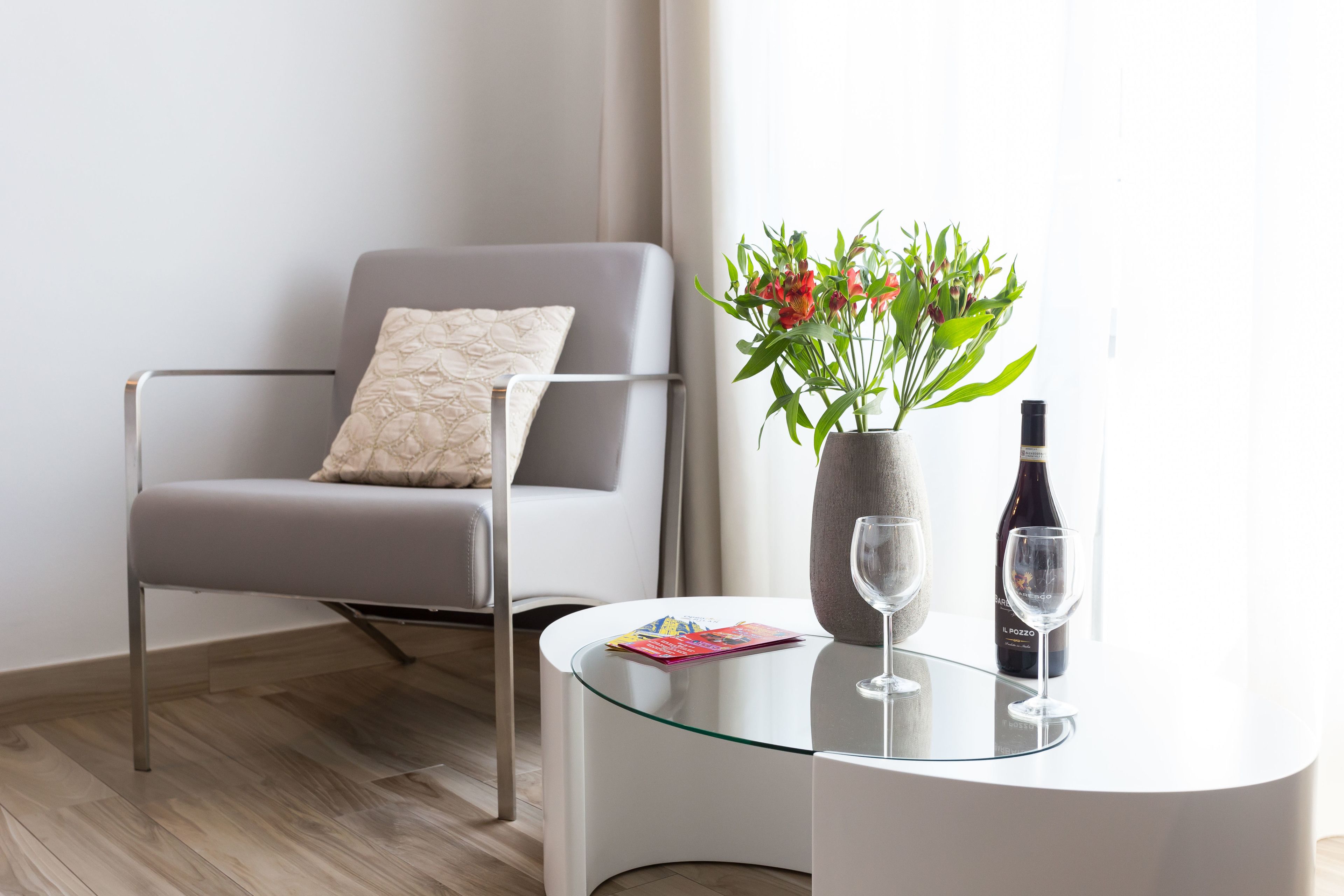 Apartamento luxo, banheira de hidromassagem | Lençóis italianos Frette, roupas de cama premium, edredons de pluma