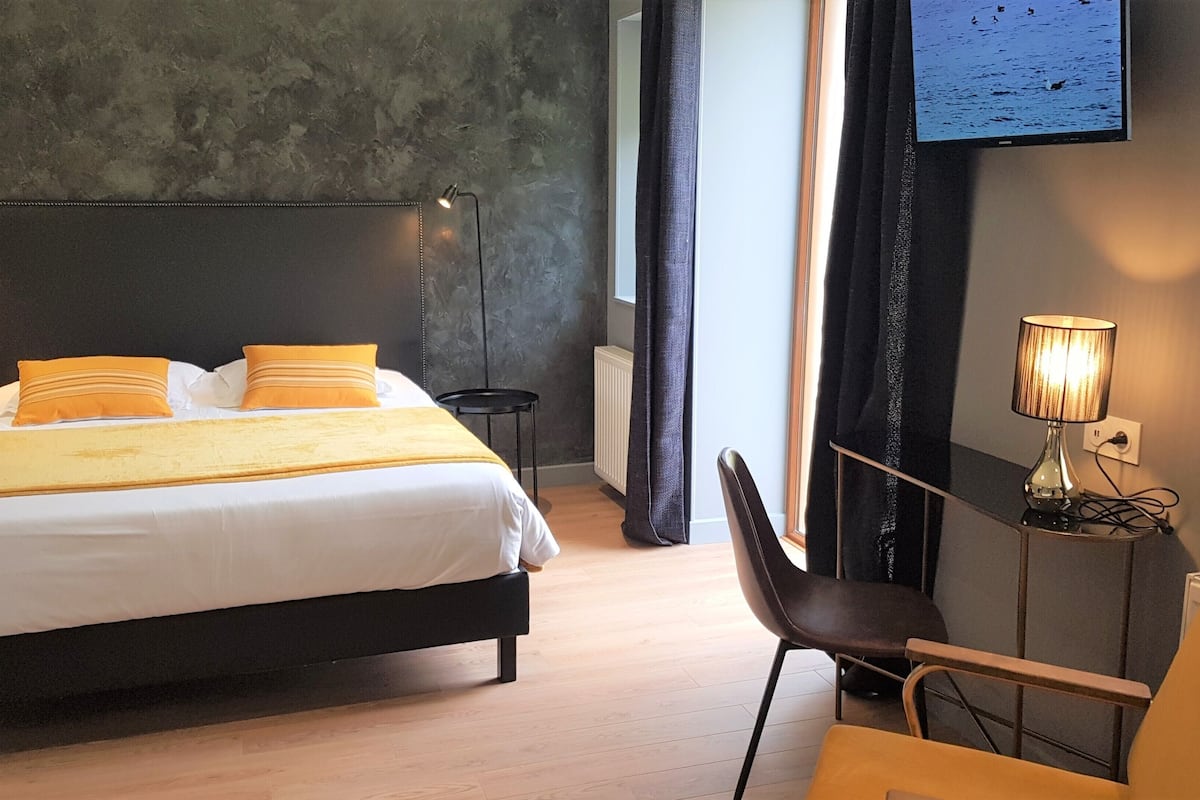 triple room | 1 bedroom, premium bedding, desk, iron/ironing board