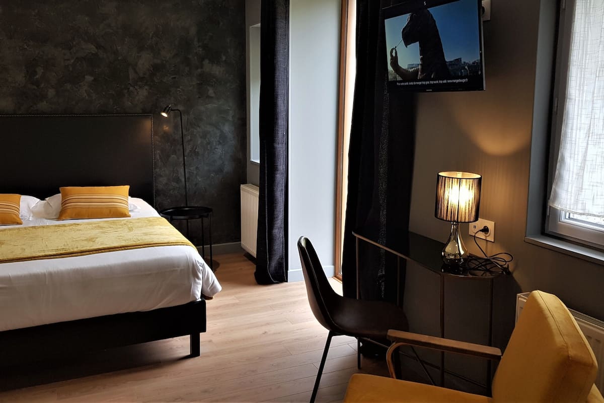 triple room | 1 bedroom, premium bedding, desk, iron/ironing board