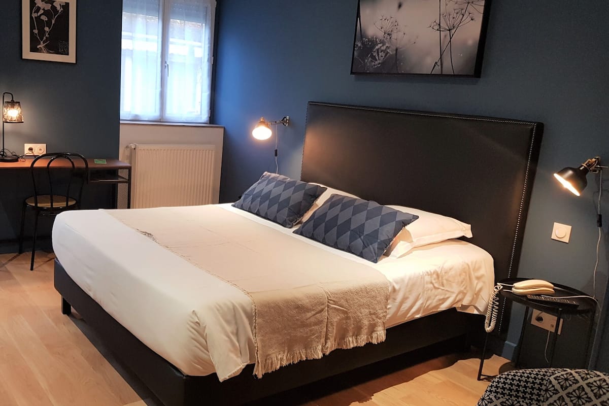 Comfort Double Room | Premium bedding, desk, iron/ironing board, free WiFi