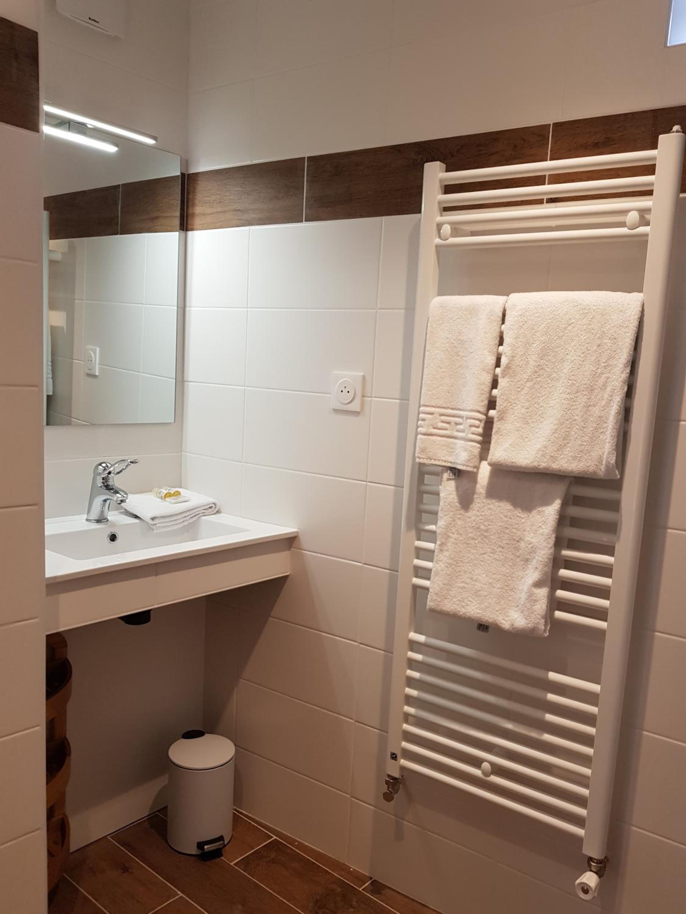 comfort double room | bathroom | free toiletries, hair dryer, towels