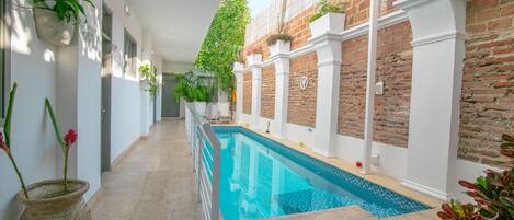 Basic Single Room, 1 Twin Bed | Bathroom | Shower, free toiletries, hair dryer, towels