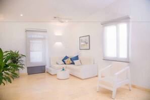 Superior Apartment, 1 King Bed | Living area | Flat-screen TV, Netflix - El Cactus Luxury Apartments in Historic Center (Santa Marta)
