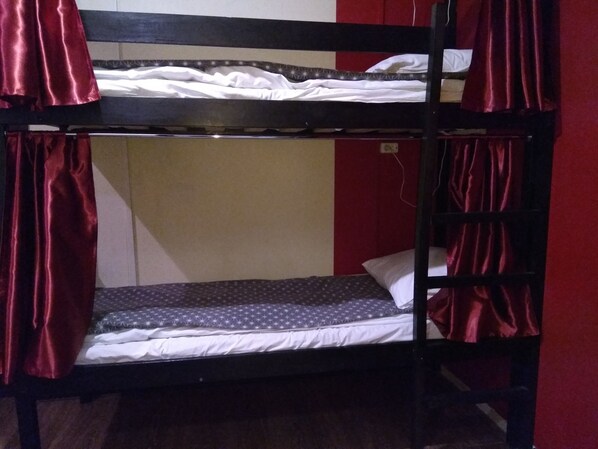 Free WiFi, bed sheets