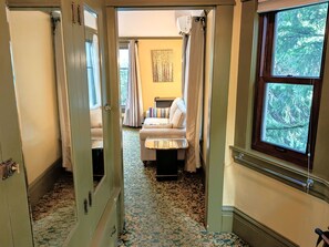 Deluxe Room, 1 King Bed, Ensuite