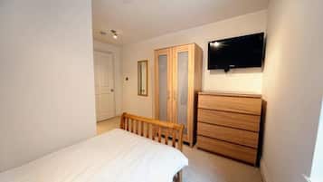 Single Room | Iron/ironing board, free wired internet, bed sheets