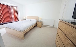 Iron/ironing board, free wired Internet, bed sheets - Quarrie House B&B (Cramlington)