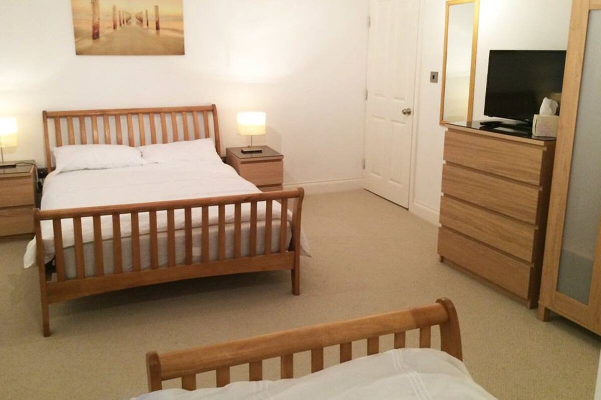 Family Suite | Iron/ironing board (on request), bed sheets