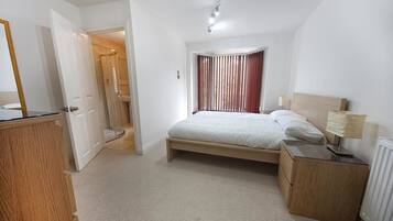 Iron/ironing board, free wired internet, bed sheets