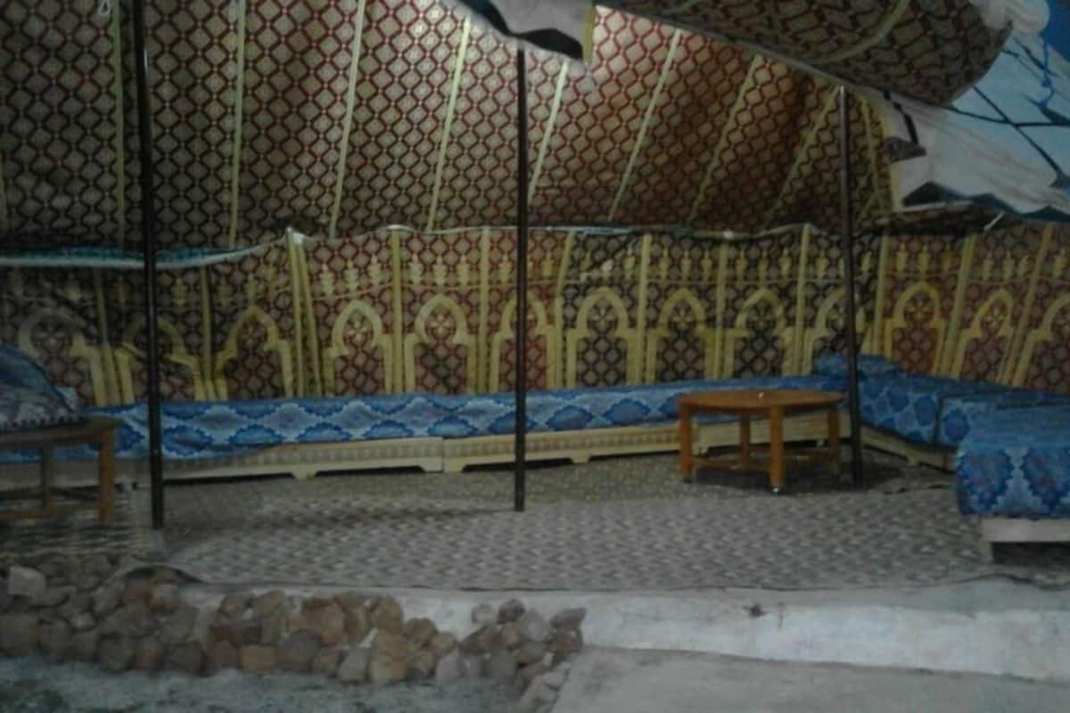 Tent | Een bureau
