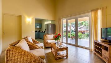 In-room safe, desk, iron/ironing board