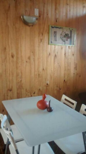 Standaard cottage, 2 slaapkamers | Dineren in de kamer