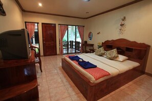 Desk, blackout drapes, free WiFi - Chaya Resort (Krabi)