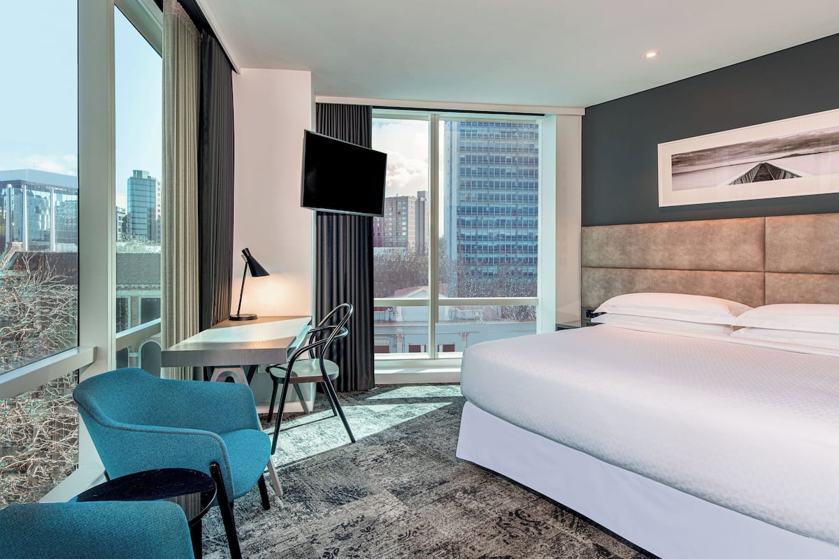 1 bedroom, premium bedding, minibar, in-room safe