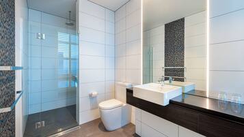 Suite, 1 King Bed | Bathroom | Free toiletries, hair dryer, bathrobes, slippers