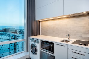 Suite, 2 Bedrooms, Tower (View) | Private kitchen
