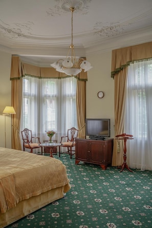 Minibar, in-room safe, desk, blackout drapes - Hotel Mignon (Karlovy Vary)