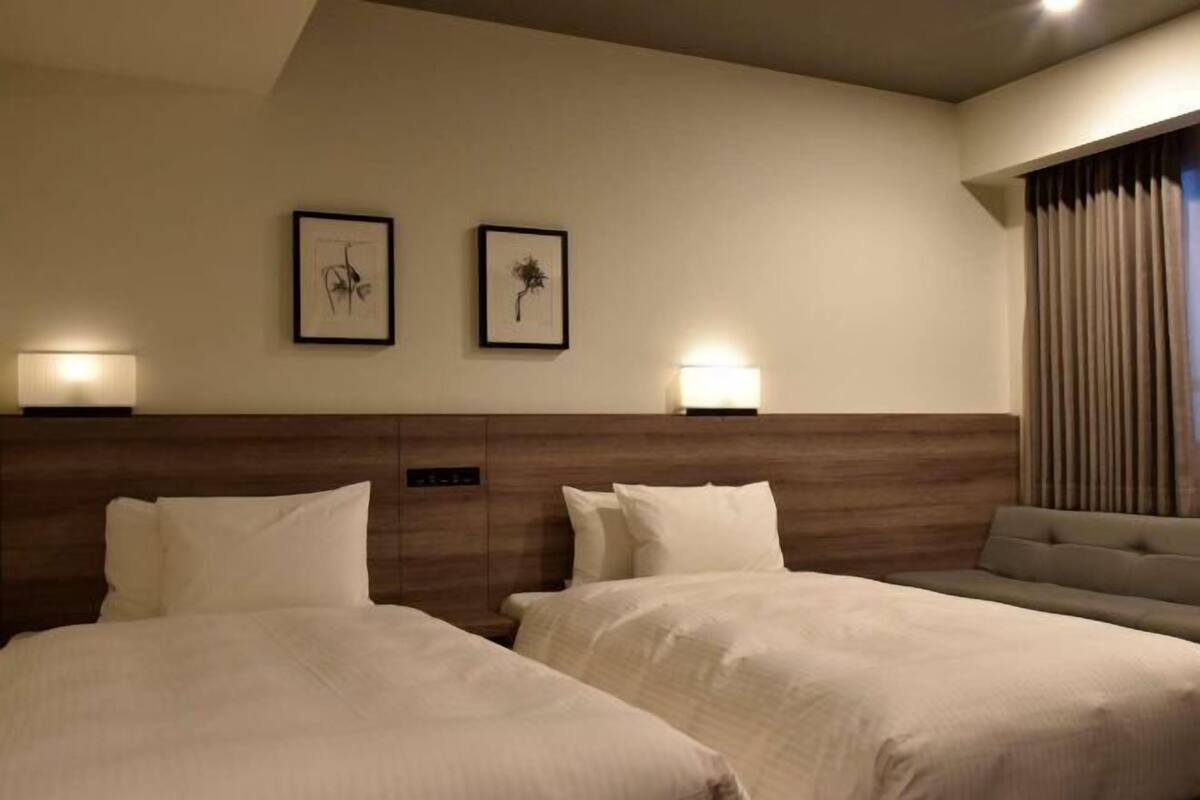 Premium bedding, down duvets, desk, blackout curtains