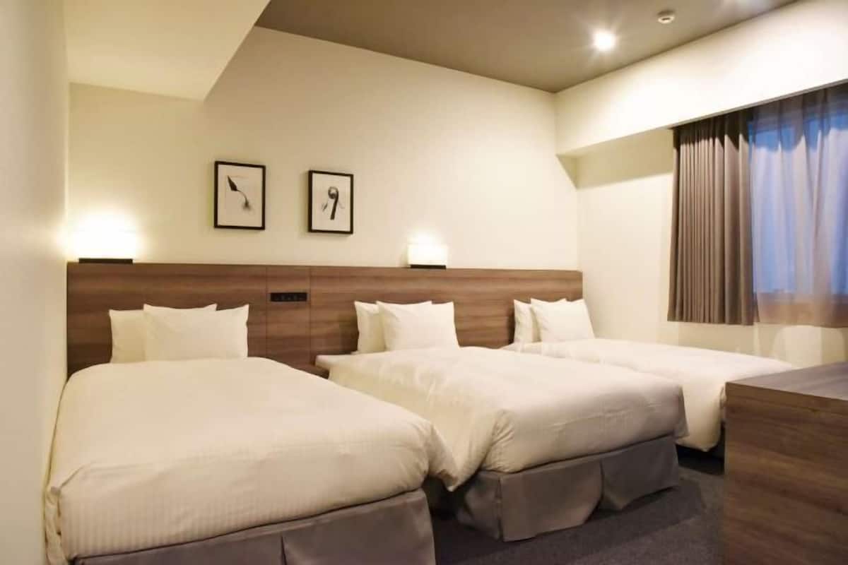 Premium bedding, down comforters, desk, blackout drapes