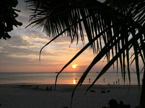 På stranden