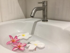 Shower, free toiletries, hair dryer, towels - Lanta Smile Beach At Klong Dao (Ko Lanta)